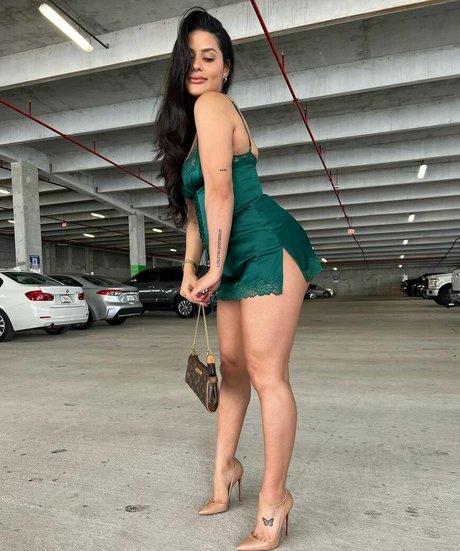 Katya Elise Henry ポルノモデル 写真