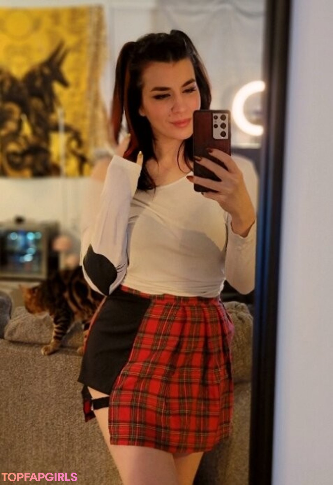 曲線美のブロンドオンリーファンズ HD ギャラリー