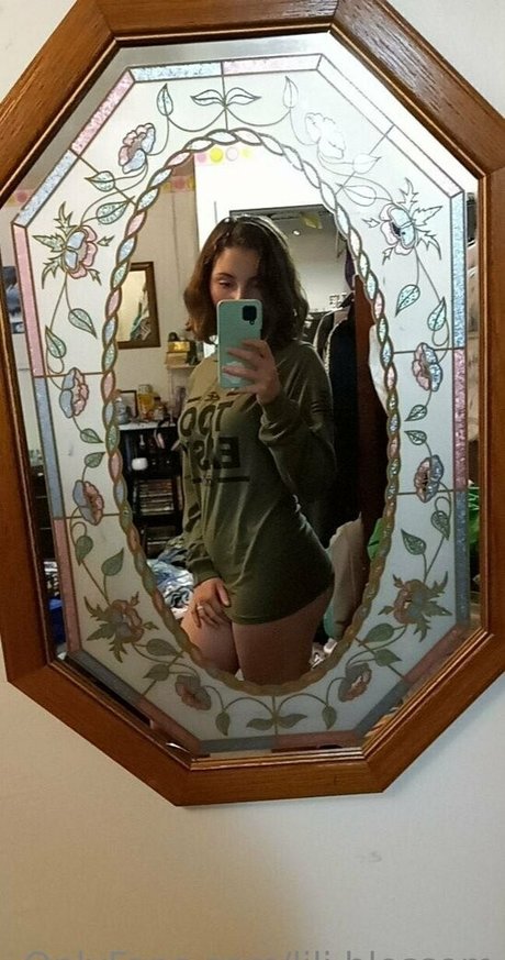 lili blossom 裸のモデル 写真