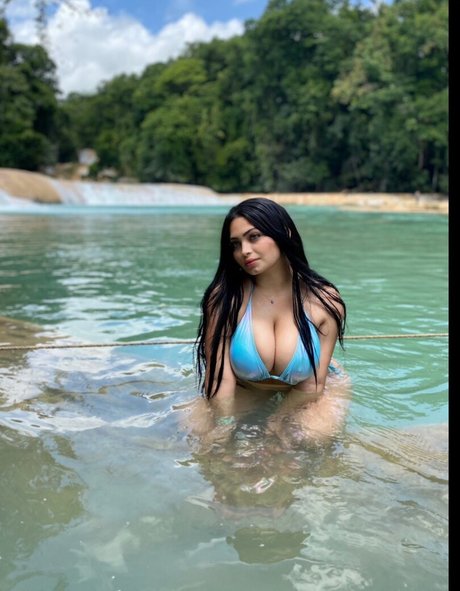 Loveusina ヌードモデル 画像