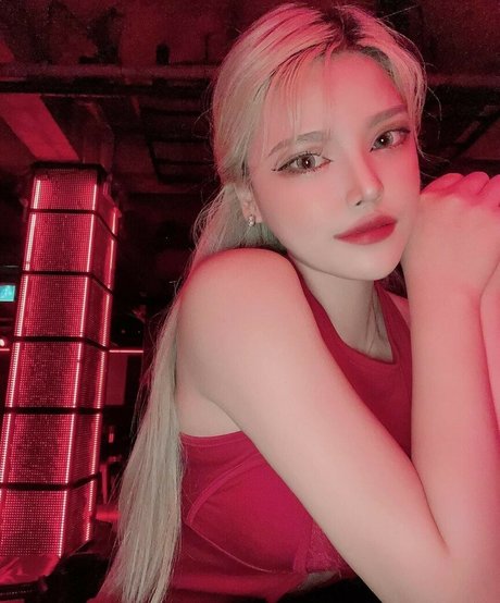 ヌードガールズオンリーファンズ ヌード ギャラリー