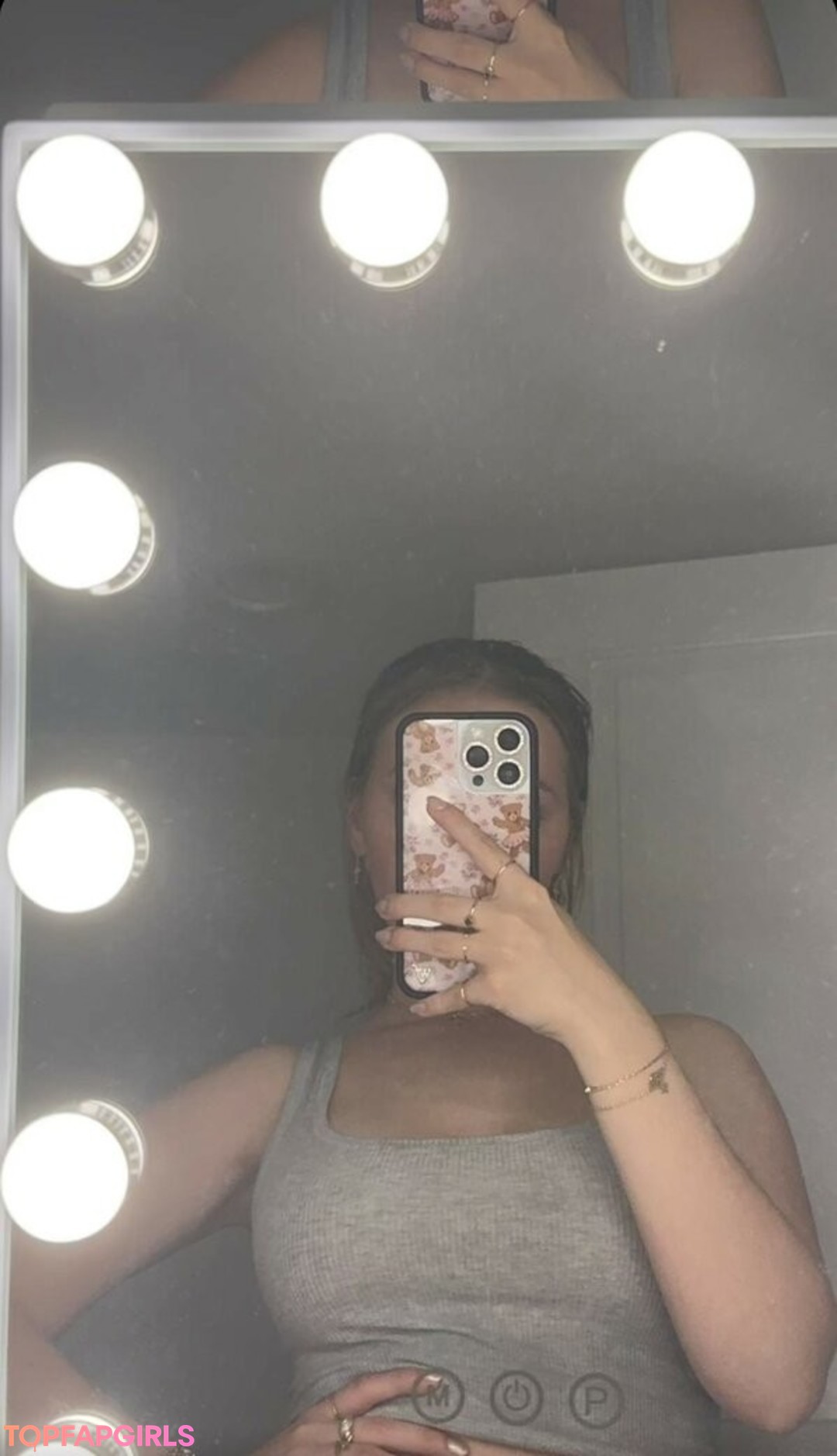 パイズリ オンリーファンズ xxx 画像