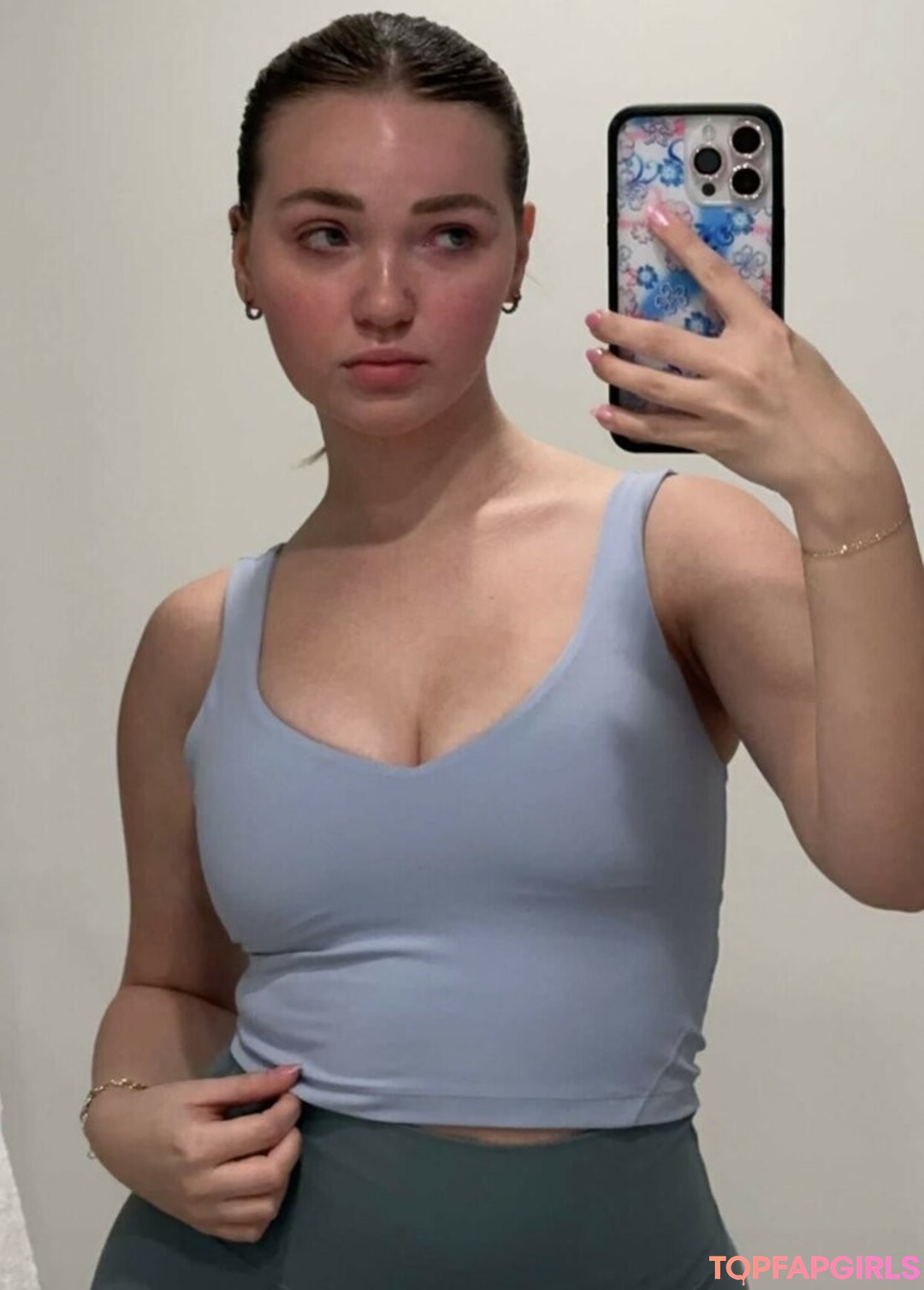 アウトドア 熟女 オンリーファンズ HD 画像