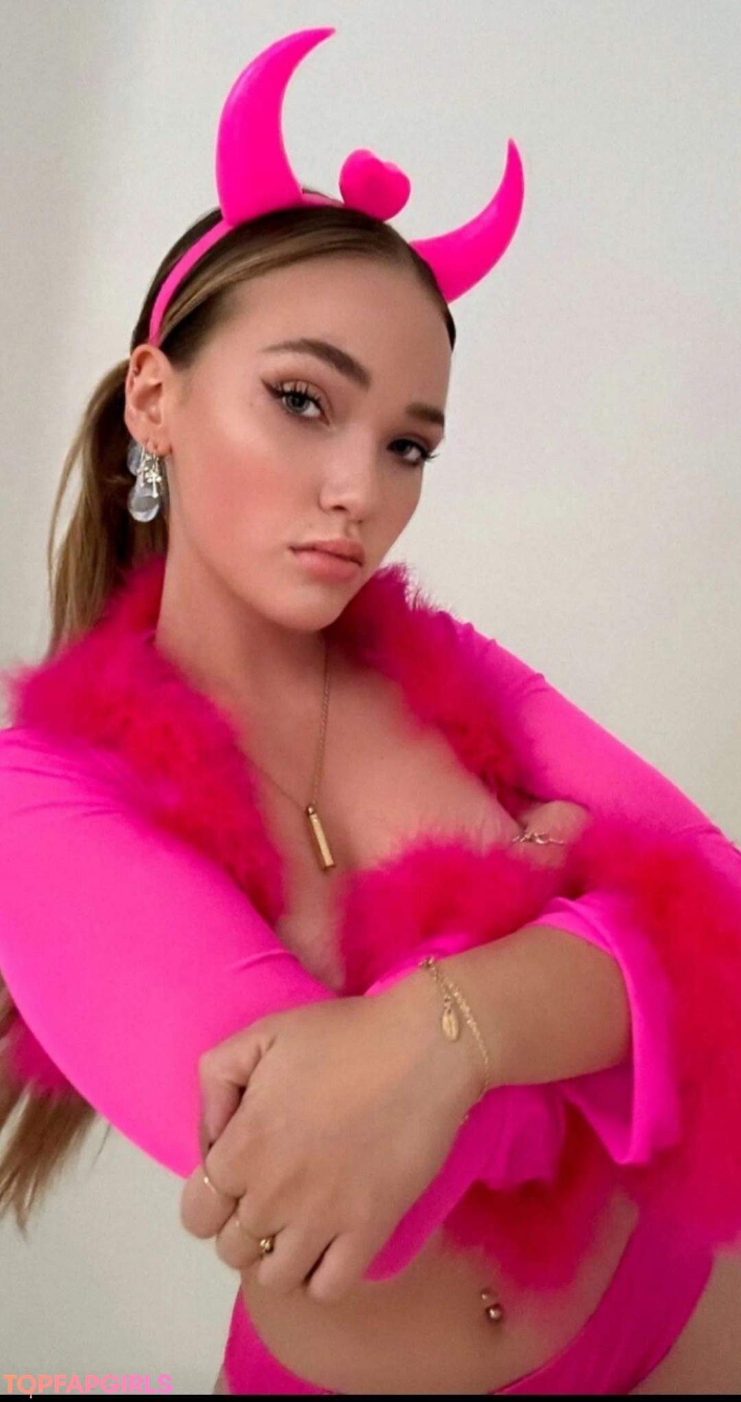 ティーンウェブカメラオンリーファンズ エロチック 写真