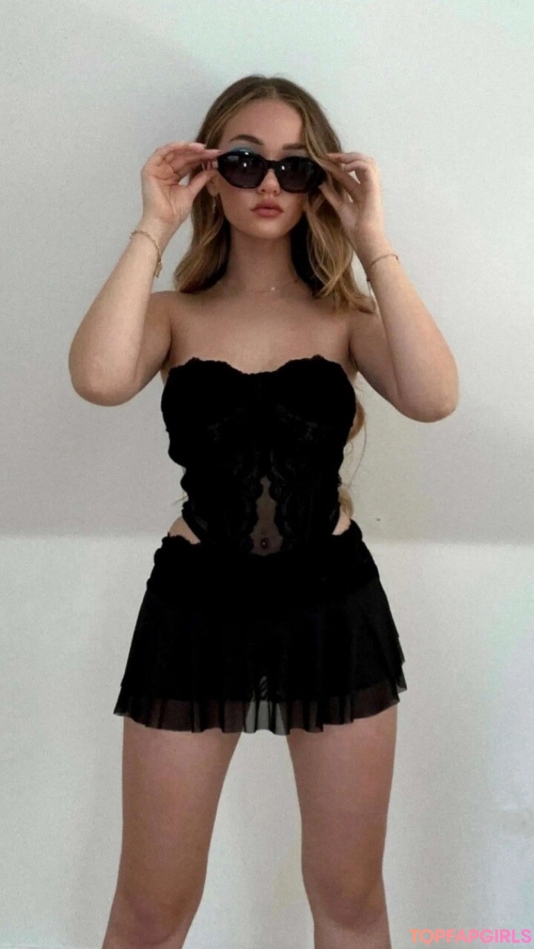 本物のオンリーファンズ セクシーヌード 写真