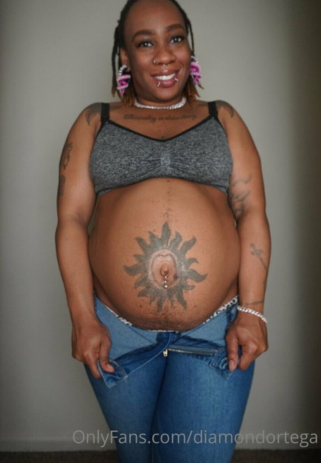 黒檀のタトゥーオンリーファンズ ポルノ アーカイブ