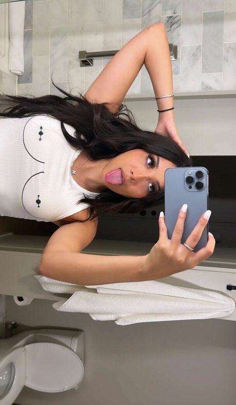 曲線美のxxx オンリーファンズ ポルノグラフィック 写真