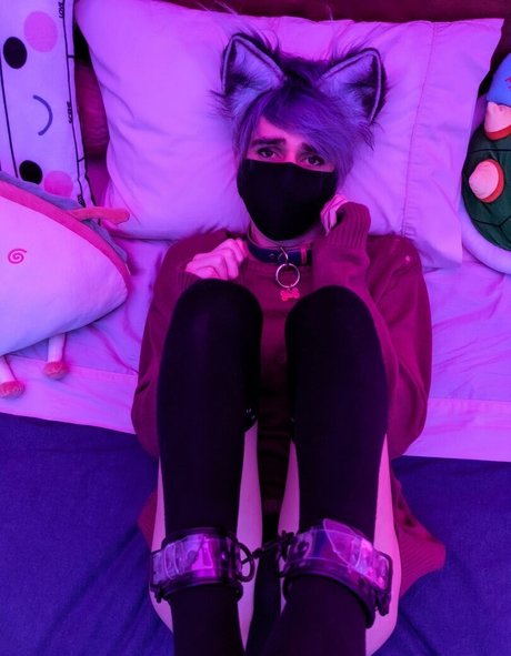 FemboyPup セクシー女優 写真