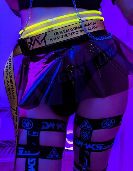 FemboyPup エロティックなモデル 写真