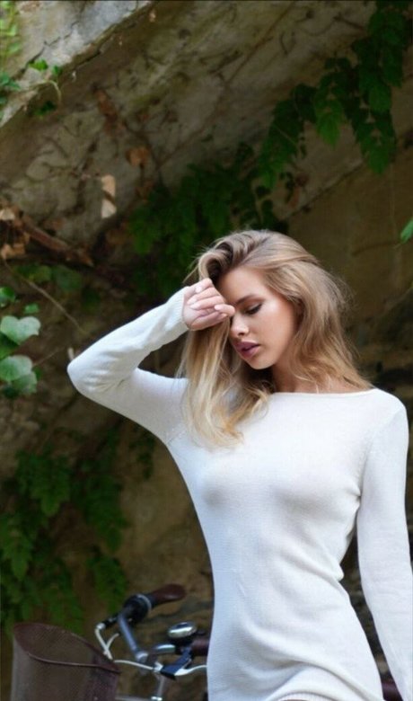 メコスジのオンリーファンズ アートヌード 写真