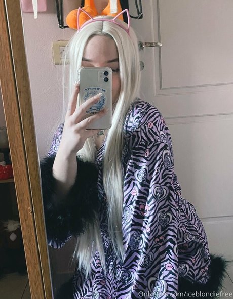 タトゥーオンリーファン セクシーヌード ギャラリー