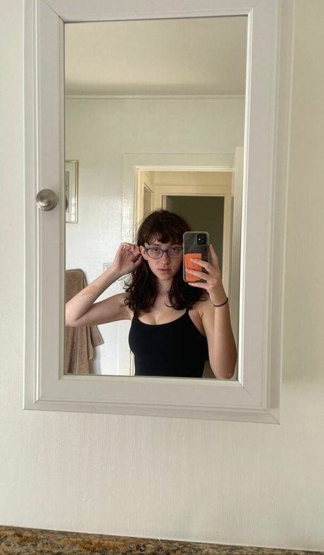 ぽっちゃりティーンズオンリーファンズ ポルノ 画像