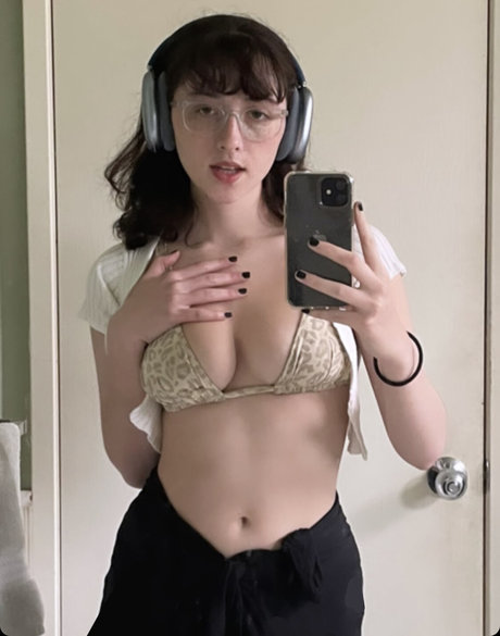 ティーンランジェリーオンリーファンズ ポルノ ギャラリー