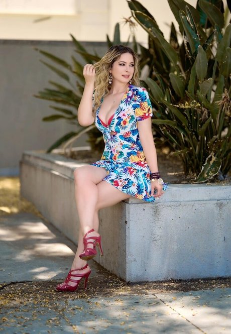 ブルネットのPOV オンリーファンズ ホット裸 写真