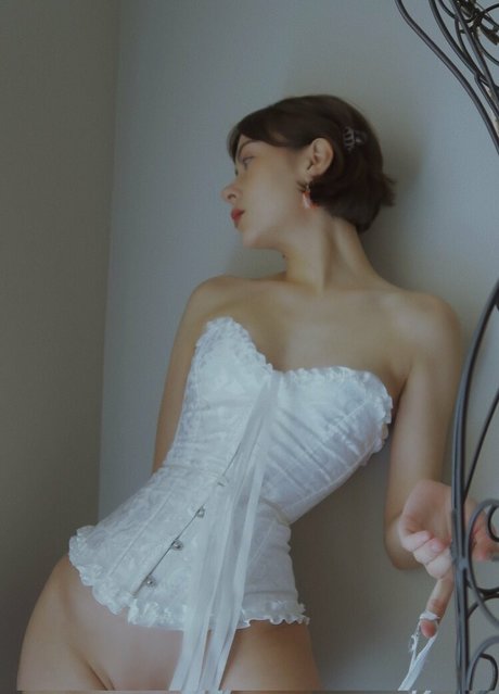 セクシーなブルネットのオンリーファンズ 美しいポルノ 写真