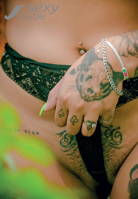 タンオンリーファン 美しいヌード ギャラリー