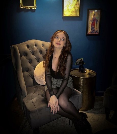 Ellie Schnitt 美しいスター 写真