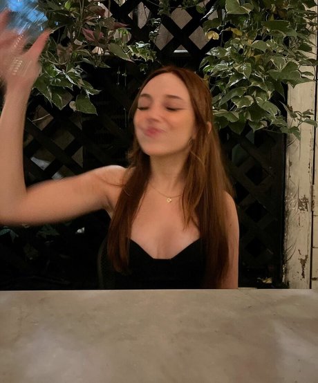 Ellie Schnitt ポルノスター xxx 画像