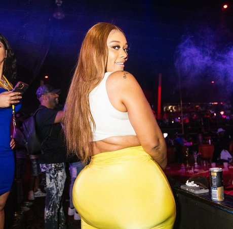 Nunu Nellz ポルノスター エロティック 画像