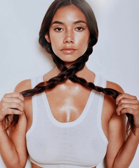 Desiree Flores 女優 写真