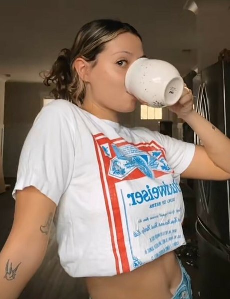 ブラジャーオンリーファンズ 美しい 写真