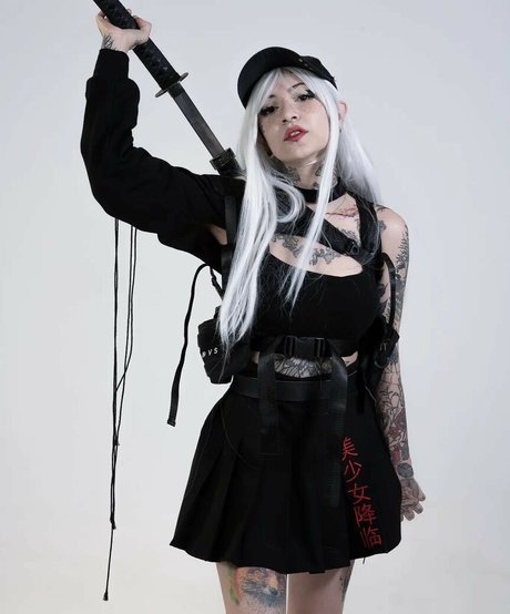 Aline Fox ヌードスター 写真