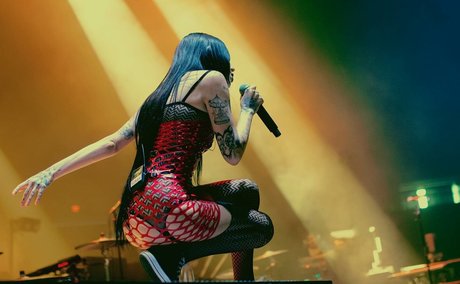 陸軍の熟女オンリーファンズ アート裸 写真