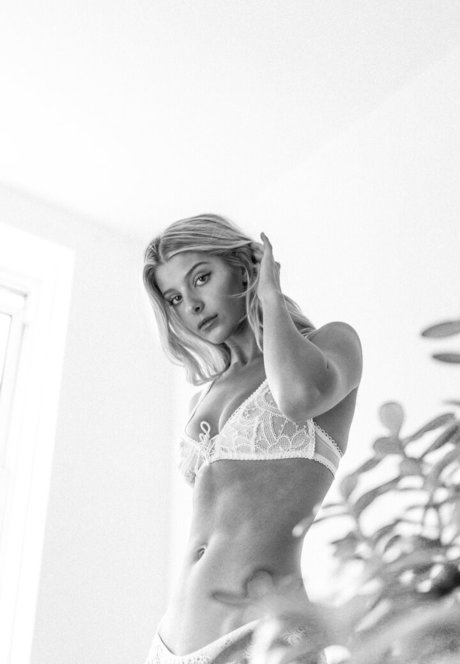 柔軟なティーンオンリーファン ホットセクシー ギャラリー