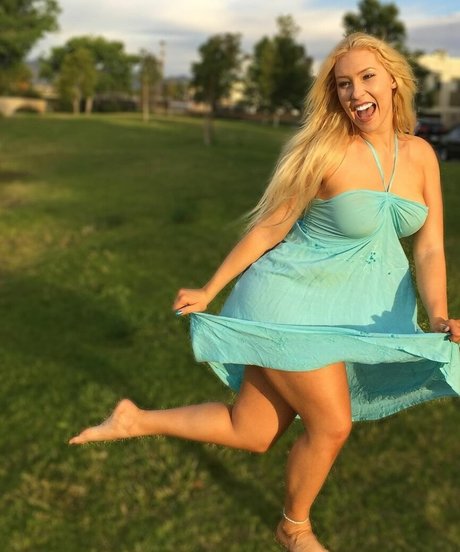 Nikkita Lyons ポルノスター ヌード ギャラリー