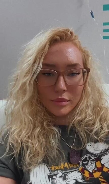 ティックトックスター オンリーファンズ ホットxxx 写真