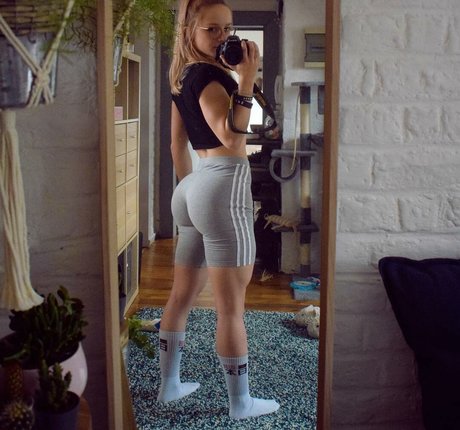 Aline Dessine アート女優 ギャラリー