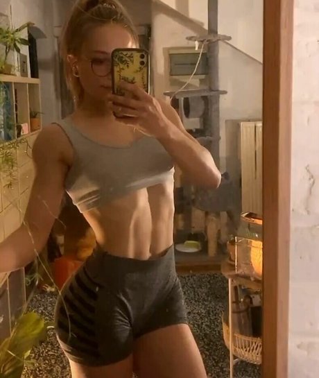 Aline Dessine HDスター 写真