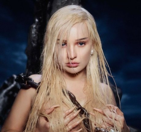 ジンジャートゥインクオンリーファンズ アダルト 写真