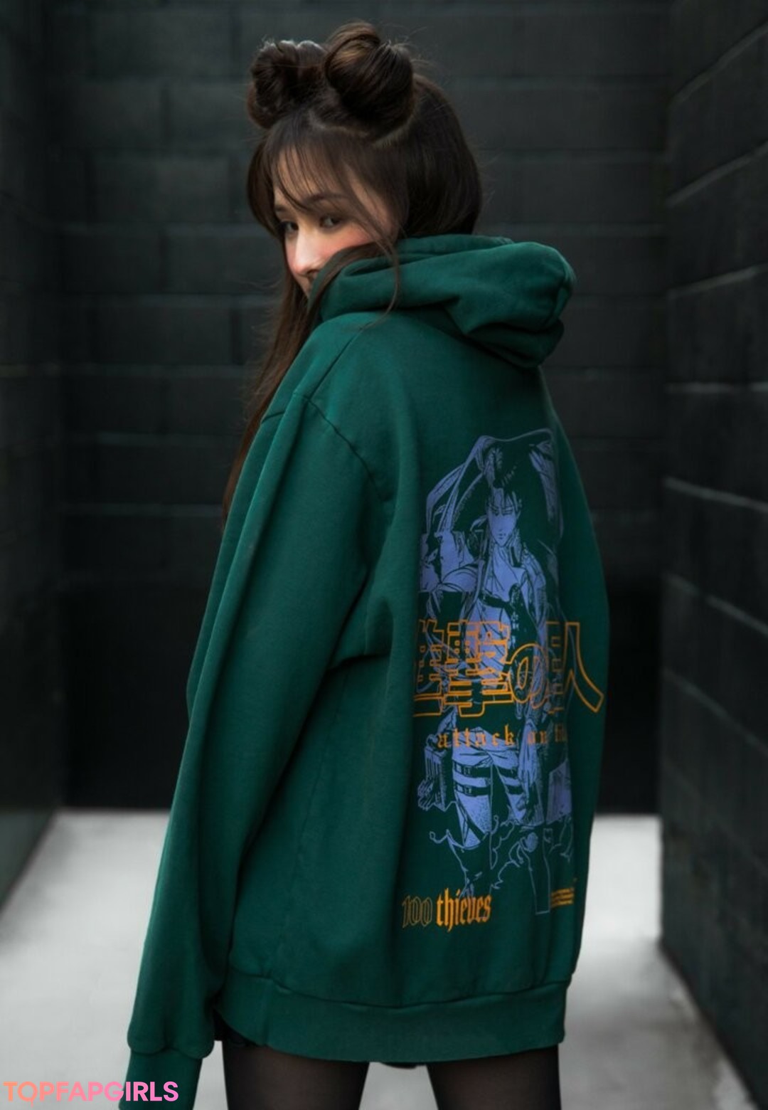 ティックトックスター オンリーファンズ ヌード 写真