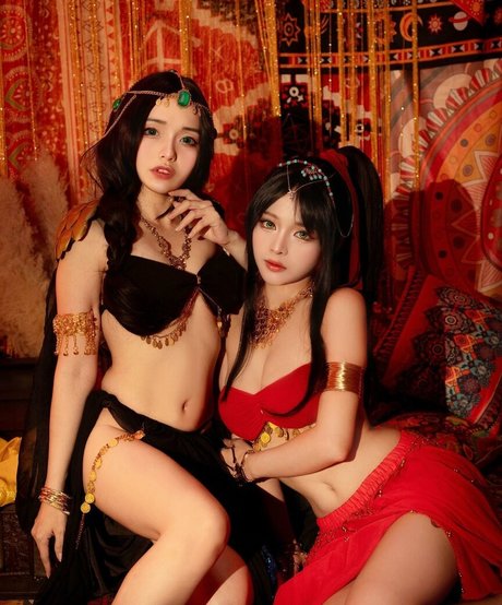 モンスターコックオンリーファンズ セクシー裸 写真