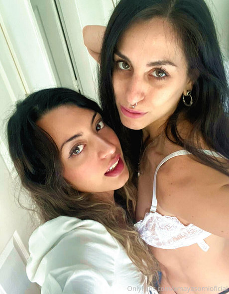 レズビアン乱交オンリーファンズ トップ 写真