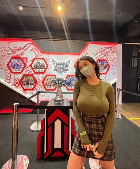 ベビーシッターオンリーファンズ 無料セックス 画像