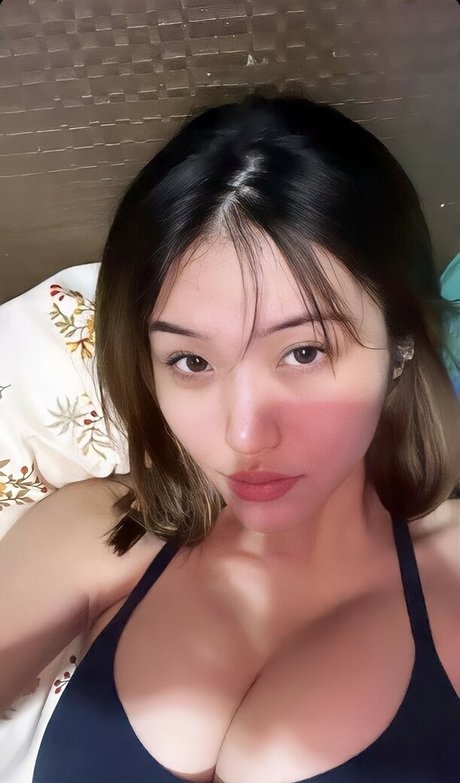 巨乳ストリップオンリーファンズ ヌード 写真