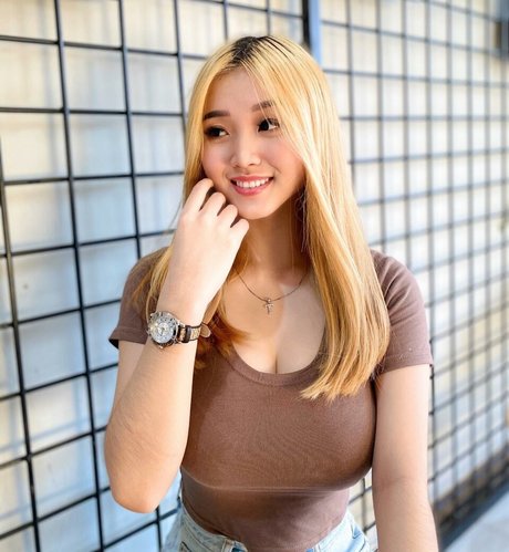 弁護士オンリーファンズ セクシー 写真