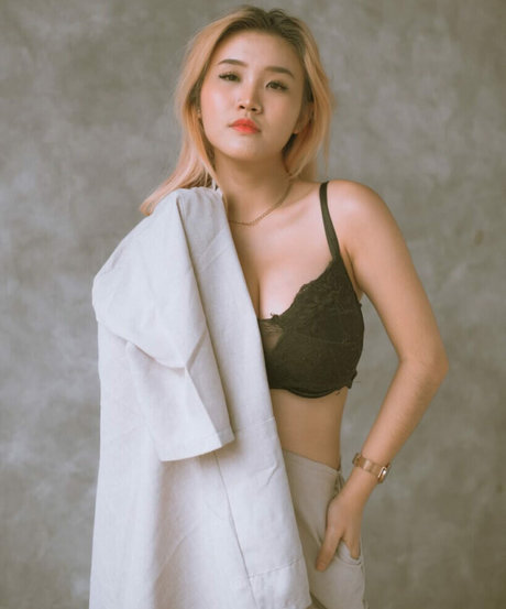 濃厚なヌードオンリーファンズ 無料セックス 写真