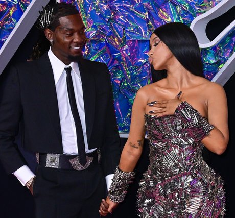 Cardi B スター xxx 写真