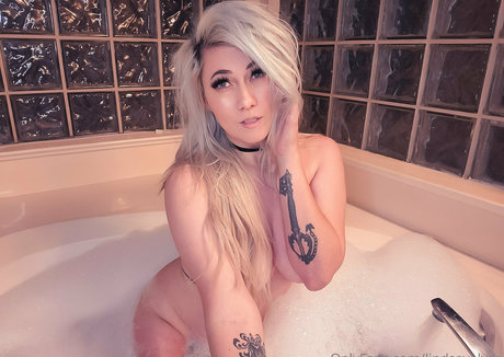 黒人ティーンオンリーファンズ ポルノ 画像