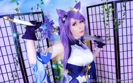 freeeroticneko ヌード女優 画像