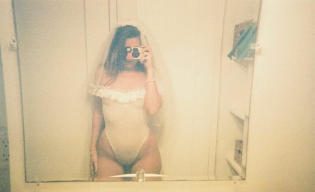 Veronica Desjardins 裸の女優 画像