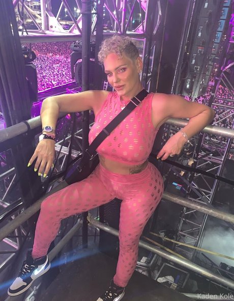 大きなプッシー唇オンリーファンズ セクシーヌード ギャラリー