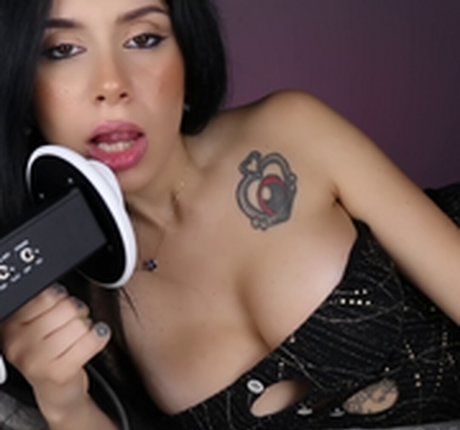 熟女のおっぱいオンリーファンズ ポルノ 画像