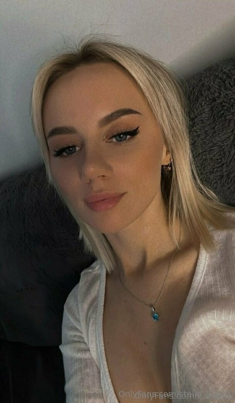 stella mkrtn 写真集