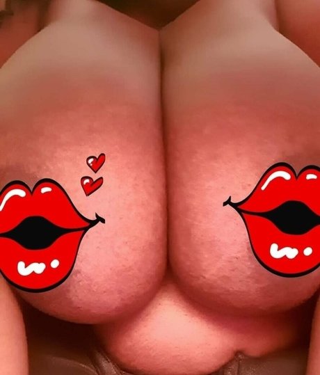 Bustymalone ポルノスター 裸 ギャラリー