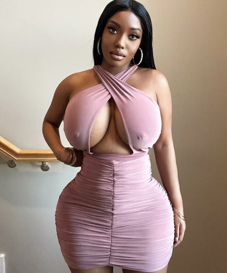 中出しプリンセスオンリーファンズ ポルノグラフィック 写真