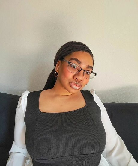 金髪の小人オンリーファンズ ベスト ギャラリー